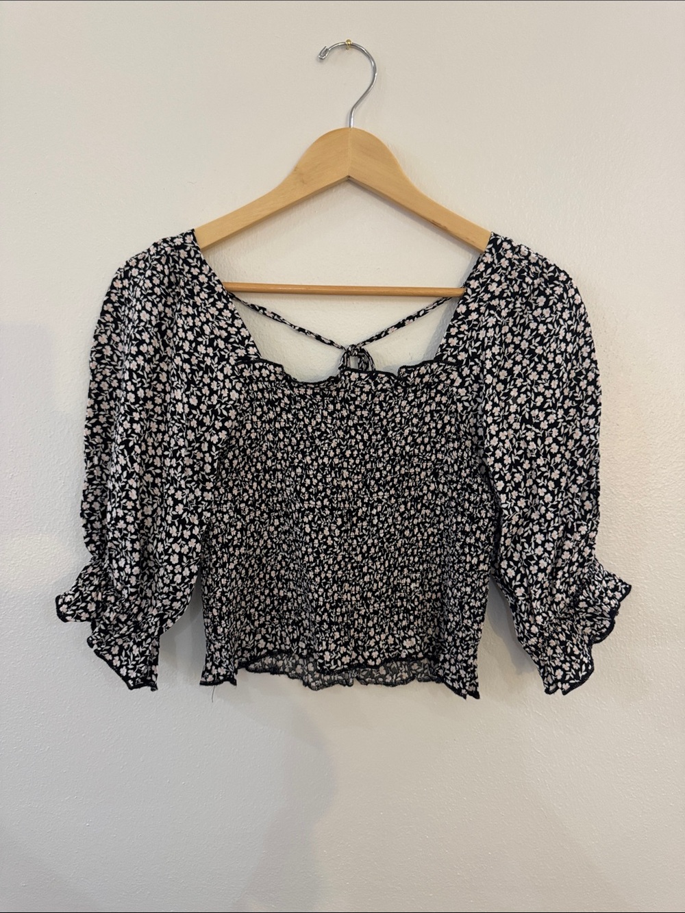miami Black Floral Smocked Puff-Sleeve Crop Top